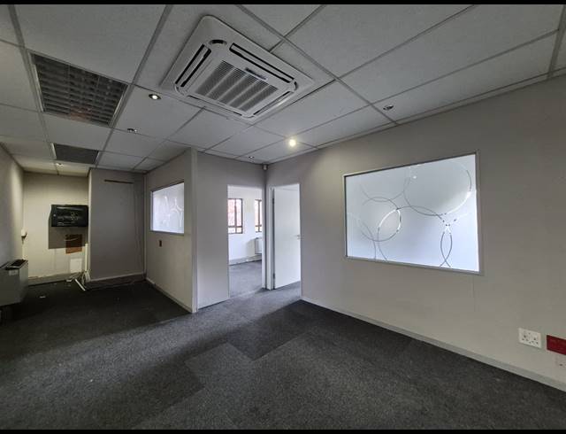 138M² OFFICE TO LET IN HYDE PARK